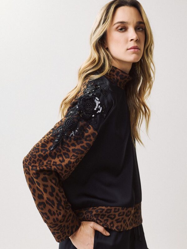 Μπλούζα με Leopard Λεπτομέρειες