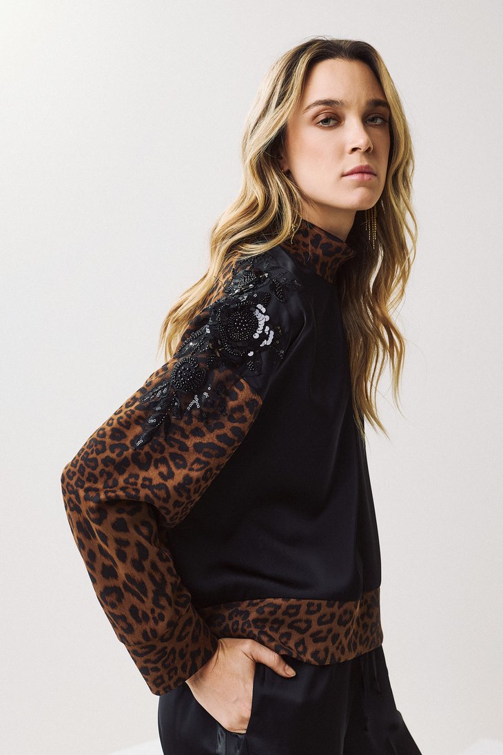 Μπλούζα με Leopard Λεπτομέρειες